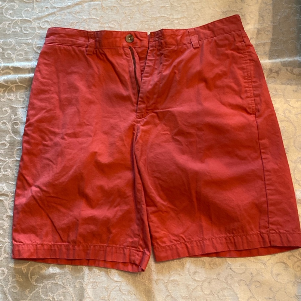 Vineyard vines red khaki shorts